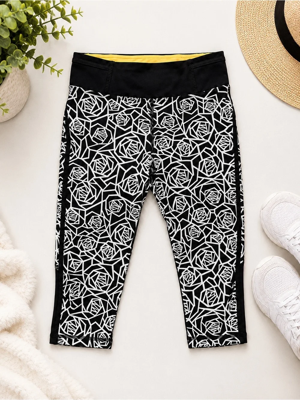 Lululemon Real Quick Crop Luxtreme Mesh Running Leggings Sz. 6 Posey Black White